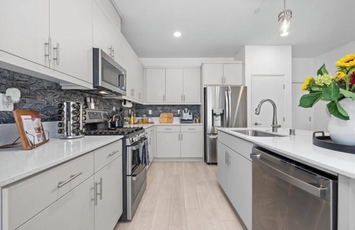 Fallbrook House | Charming townhome with WiFi, AC, Pool and Community Center in Peaceful Fallbrook