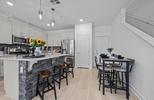 Fallbrook House | Charming townhome with WiFi, AC, Pool and Community Center in Peaceful Fallbrook