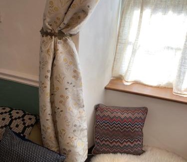 Redlynch House | Inviting Townhouse in Bruton: Pet & Child Friendly Retreat