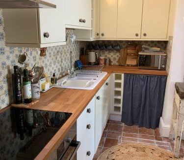 Redlynch House | Inviting Townhouse in Bruton: Pet & Child Friendly Retreat