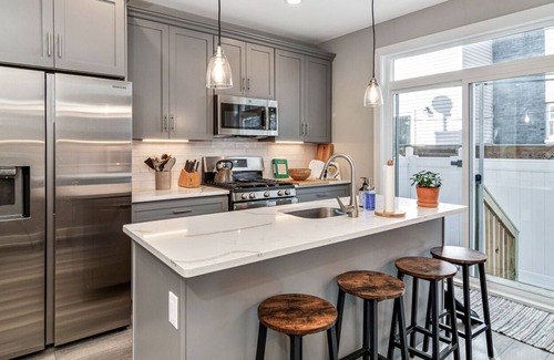 South Philadelphia House | Elegant Townhouse with Rooftop Deck & Pet-Friendly Amenities