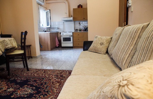 Trikala Apartment | Cozy Getaway at Adam's House with Family-Friendly Perks