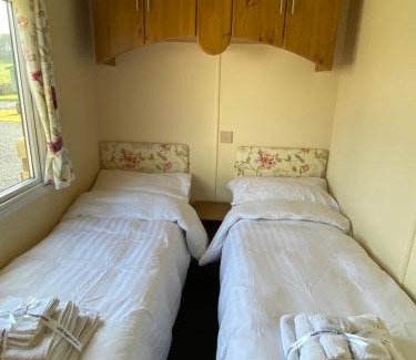 Newton Stewart Ski Chalet | Pet-Friendly Two Bedroom Caravan in Whithorn - Rated 8.9