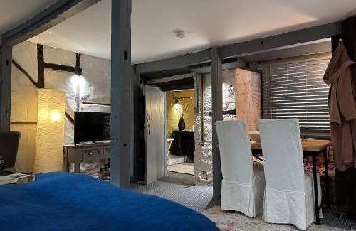 Tavistock Apartment | Beautiful Two-Bedroom Apartment on One Drake Road, Tavistock