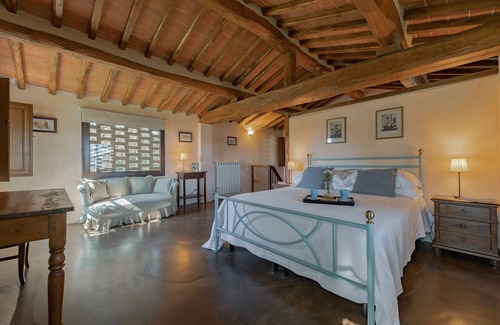 Buonconvento Other | Inviting Two-Level Renovated Hay-Loft with Pool Access