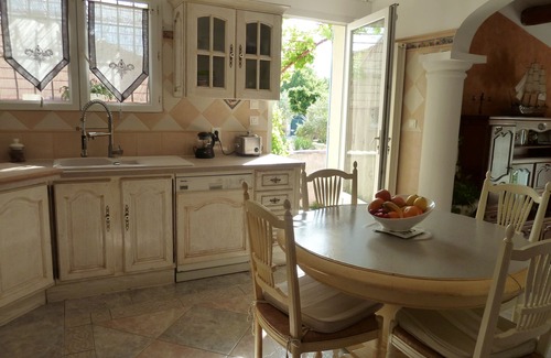 Cheval-Blanc Villa | Idyllic Provencal Villa with Pool and Lake Views Near Luberon