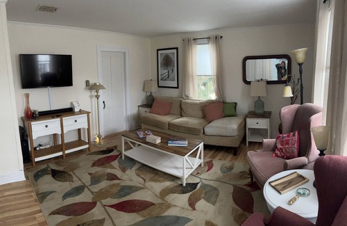 Williamsburg Other | Renovated 3-Bedroom Farmhouse with Gourmet Breakfast