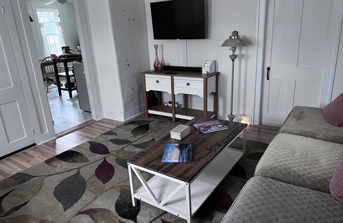 Williamsburg Other | Renovated 3-Bedroom Farmhouse with Gourmet Breakfast