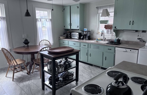 Williamsburg Other | Renovated 3-Bedroom Farmhouse with Gourmet Breakfast