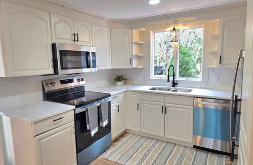 Wilbraham House | Charming updated 4-bedroom house with AC, WiFi in quaint, quiet Wilbraham