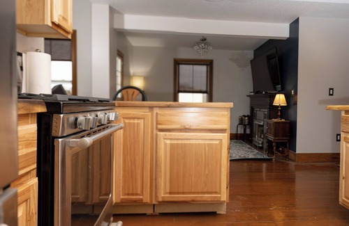 Shepherd Apartment | Charming Upper Level 3-bedroom apartment in lovely Shepherd