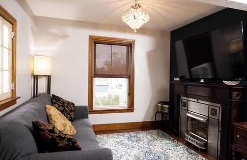 Shepherd Apartment | Charming Upper Level 3-bedroom apartment in lovely Shepherd