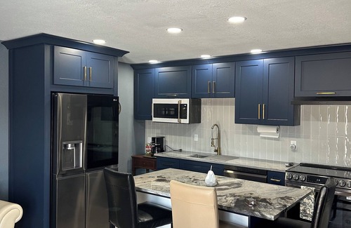 Kyle House | Charming Upstairs 2-bedroom townhome W/side entrance & Balcony in Kyle AC, WiFi