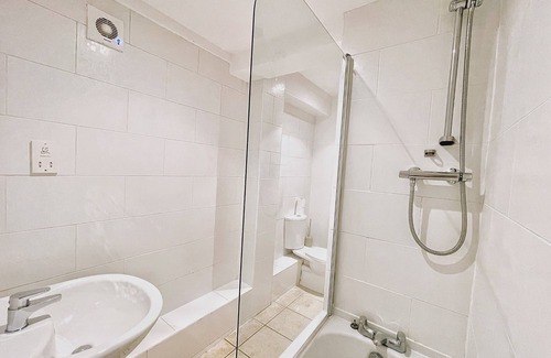 Castlefield Apartment | Urban Retreat - Family-Friendly Stay in Central Manchester