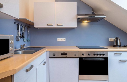 Fischbach Apartment | Charming Vacation Apartment "Daimler" close to the Lake with Wi-Fi & Garden