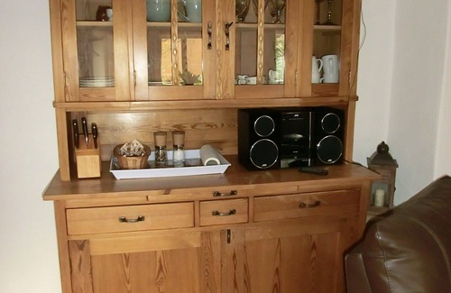 Dresden Apartment | Idyllic Apartment Retreat in Elbe Valley with Pool & Breakfast