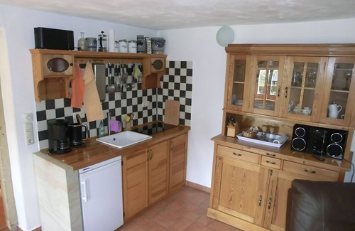 Dresden Apartment | Idyllic Apartment Retreat in Elbe Valley with Pool & Breakfast