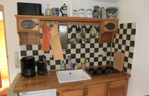 Dresden Apartment | Idyllic Apartment Retreat in Elbe Valley with Pool & Breakfast