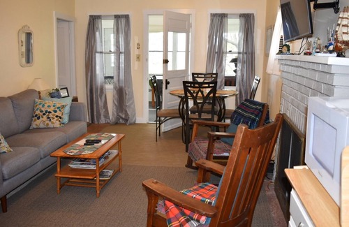 Conneaut House | Scenic Lake Erie Cottage with Unmatched Guest Rating: 9.8