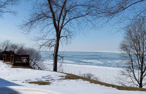 Conneaut House | Scenic Lake Erie Cottage with Unmatched Guest Rating: 9.8