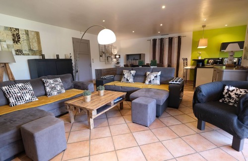 Aureille House | Charming vacation rental with pool in Aureille, sleeps 8