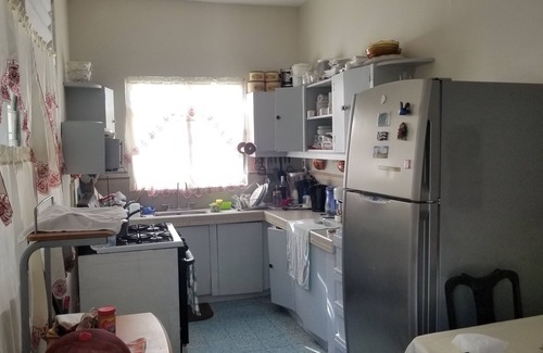 Port of Spain House | Cozy Valley Retreat with Breakfast and Kitchen Amenities