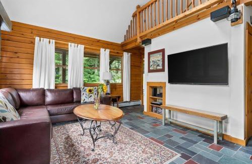 Jeffersonville Ski Chalet | Charming Vermont Log Cabin