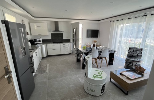 Saint-Martin-du-Var House | Relaxing Villa with Ocean View & Private Pool Retreat
