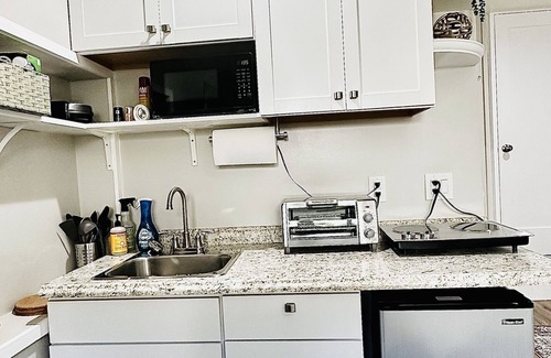 Logan Apartment | Historic Victorian Studio in Downtown Logan - Family Friendly