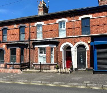 Dunmurry House | Elegant Victorian Terrace in South Belfast - Rated 9.9/10