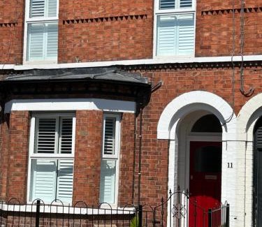 Dunmurry House | Elegant Victorian Terrace in South Belfast - Rated 9.9/10