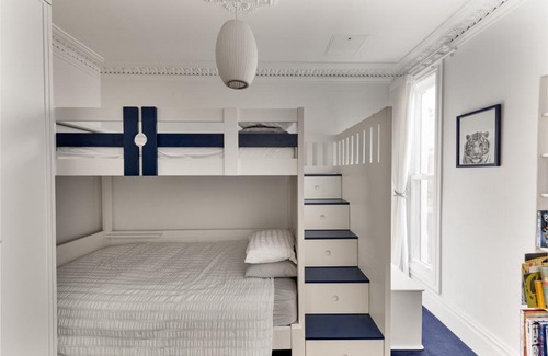 Randwick House | Elegant Victorian Terrace - Pet & Child Friendly Retreat