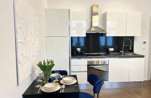 Wahring Apartment | Discover The Blue VIEcation Apartment: Rated 9.6/10 Stay