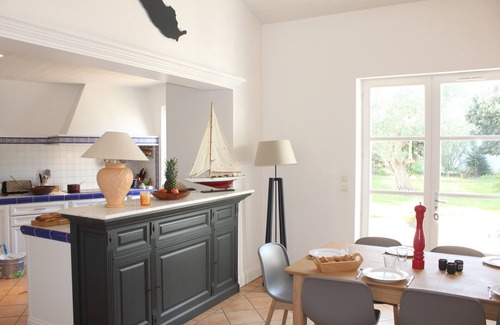 La Couarde-sur-Mer Villa | Cozy Villa Steps from Beach - Guest Rated 10/10!