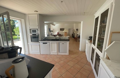La Couarde-sur-Mer Villa | Cozy Villa Steps from Beach - Guest Rated 10/10!