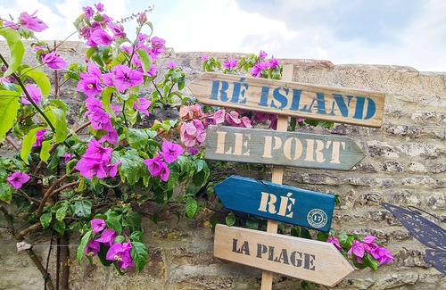 La Couarde-sur-Mer House | Idyllic Villa with Ocean Views and Pet-Friendly Charm