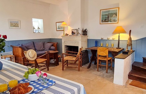 La Couarde-sur-Mer House | Idyllic Village Home with Courtyard and Ocean View