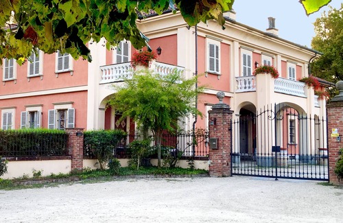 Castello di Annone Villa | Relaxing Villa Retreat in Monferrato Hills with Spa & Hot Tub