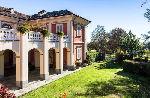 Castello di Annone Villa | Relaxing Villa Retreat in Monferrato Hills with Spa & Hot Tub