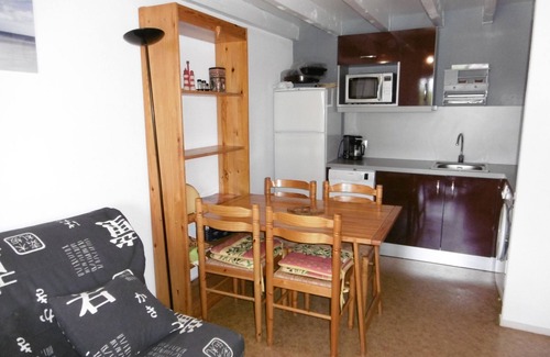 Leucate Villa | Charming Villa by Leucate Lake: 3BR, Terrace, Parking, Pets Allowed, Sleeps 6