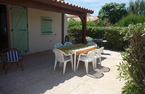 Leucate Villa | Charming Villa by Leucate Lake: 3BR, Terrace, Parking, Pets Allowed, Sleeps 6