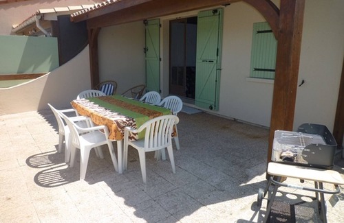 Leucate Villa | Charming Villa by Leucate Lake: 3BR, Terrace, Parking, Pets Allowed, Sleeps 6