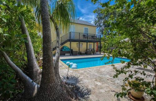 Mango Groves House | Relaxing Villa Espagna with Oceanfront Heated Pool