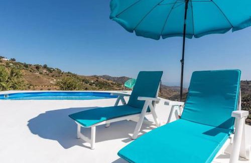 Sayalonga Villa | Cozy 3-Bedroom Villa with Private Pool in Competa