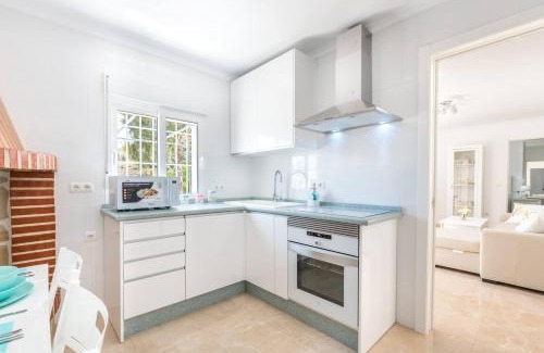 Sayalonga Villa | Cozy 3-Bedroom Villa with Private Pool in Competa