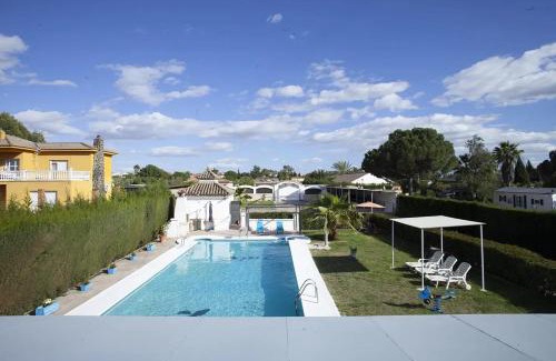Linares Villa | Discover Villas in Spain with Pool and Pet-Friendly Amenities