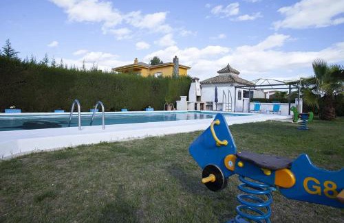 Linares Villa | Discover Villas in Spain with Pool and Pet-Friendly Amenities