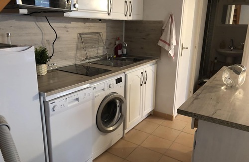 Portiragnes Villa | Elegant Villa with Pool - Guest Rated 10/10, Pet Friendly