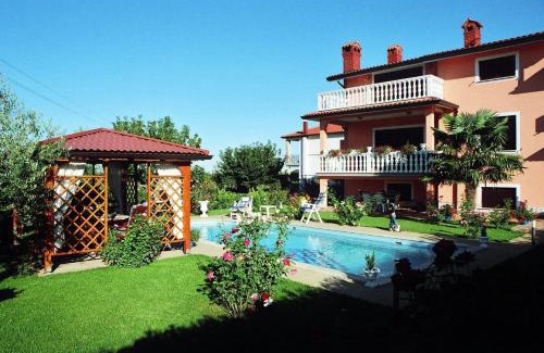 Finida Villa | Elegant Villa in Umag with Private Pool and Garden Retreat