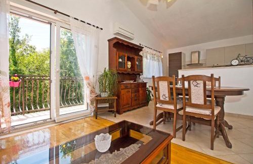 Srijane Villa | Discover Villa Katja: 4-Star Retreat with Pool & Family Fun